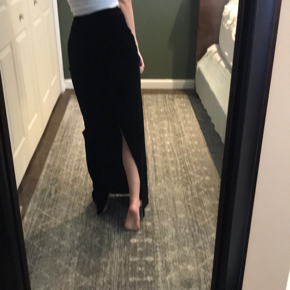 Cache velvet black floor length skirt. - Picture 4 of 4